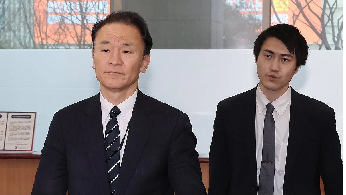 韩政府强烈抗议日本再次审定通过歪曲历史内容教科书：不可接受，敦促日方立即纠正