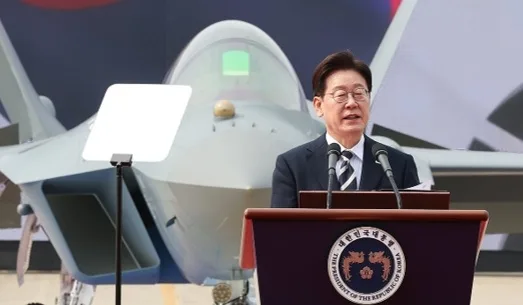 韩国KF-21首架量产机出厂，李在明发声