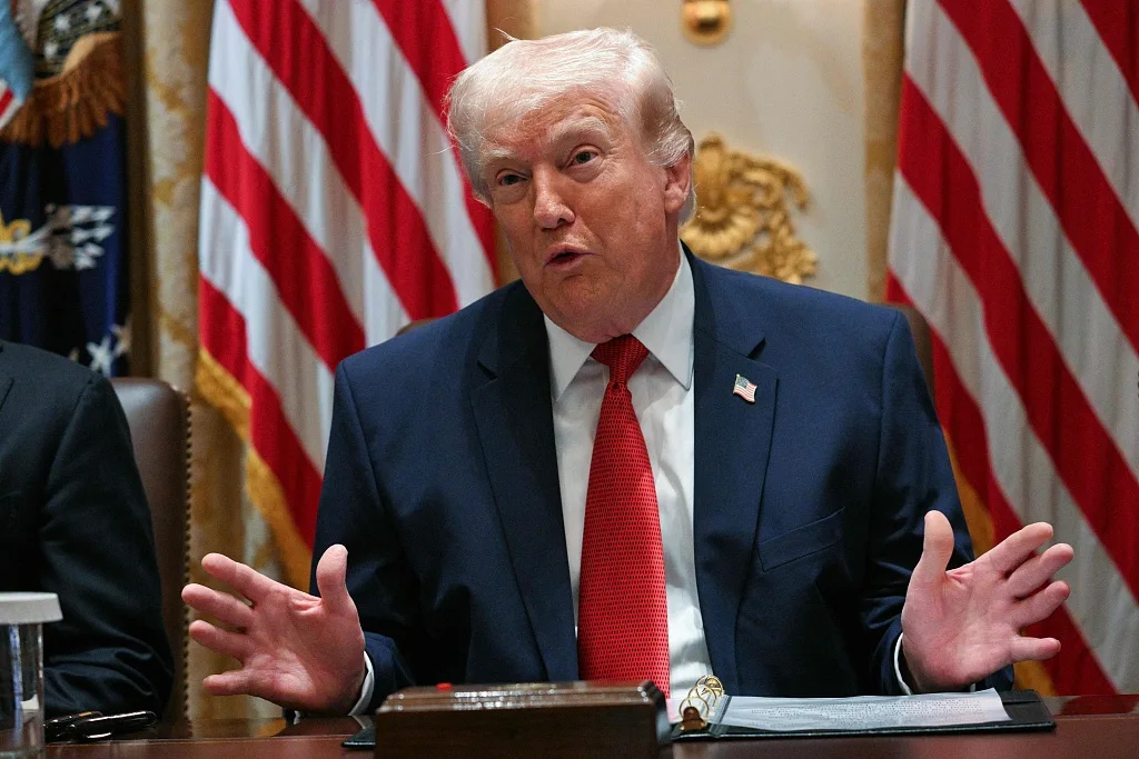 特朗普又开怼：英国航母就是“玩具”，“别费劲了，我们不需要了”