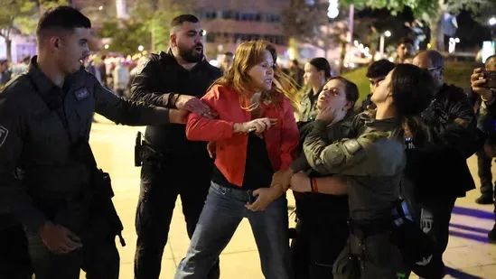 以媒：以色列主要城市举行反战抗议活动，至少18人被捕