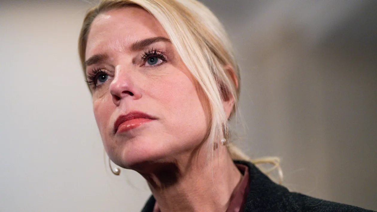 继美国土安全部长被解职后，美媒爆料：特朗普曾私下讨论并考虑解雇司法部长