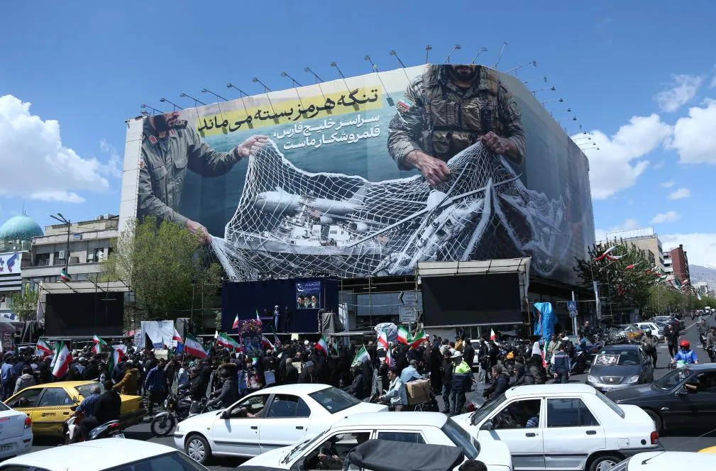 霍尔木兹海峡继续“限流” 通行量和停火前几无差别