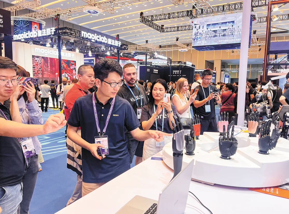 成为本届广交会“顶流”，吸引全世界商家下单，直击国产人形机器人硬核科技