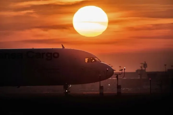 一场战事，三重短缺冲击全球经济