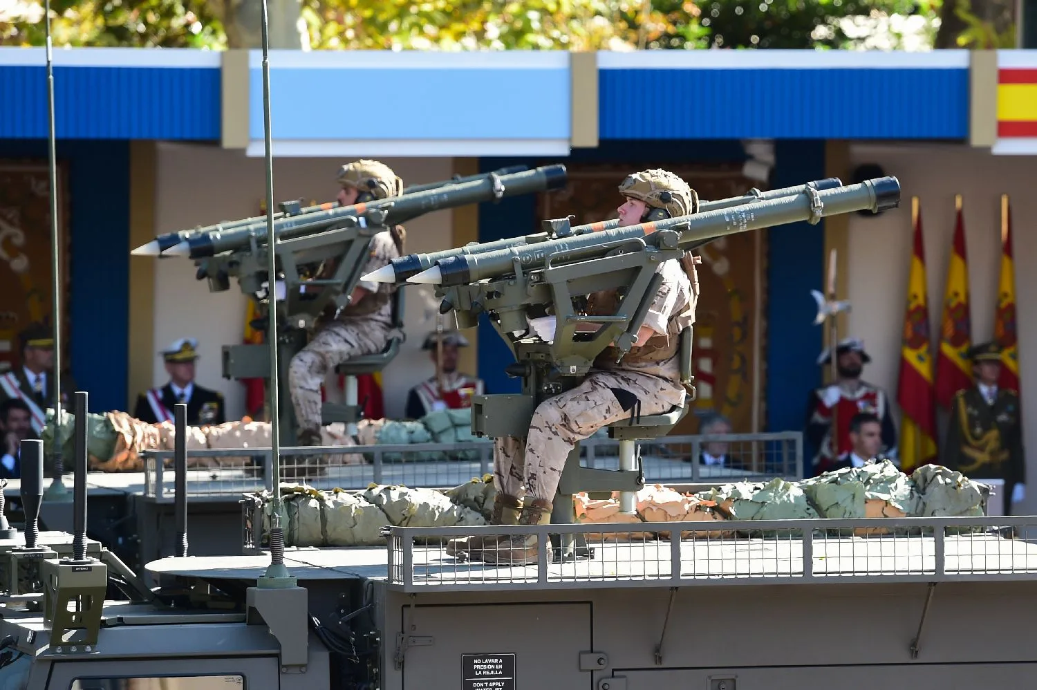 西班牙举行国庆阅兵式 - 配图5