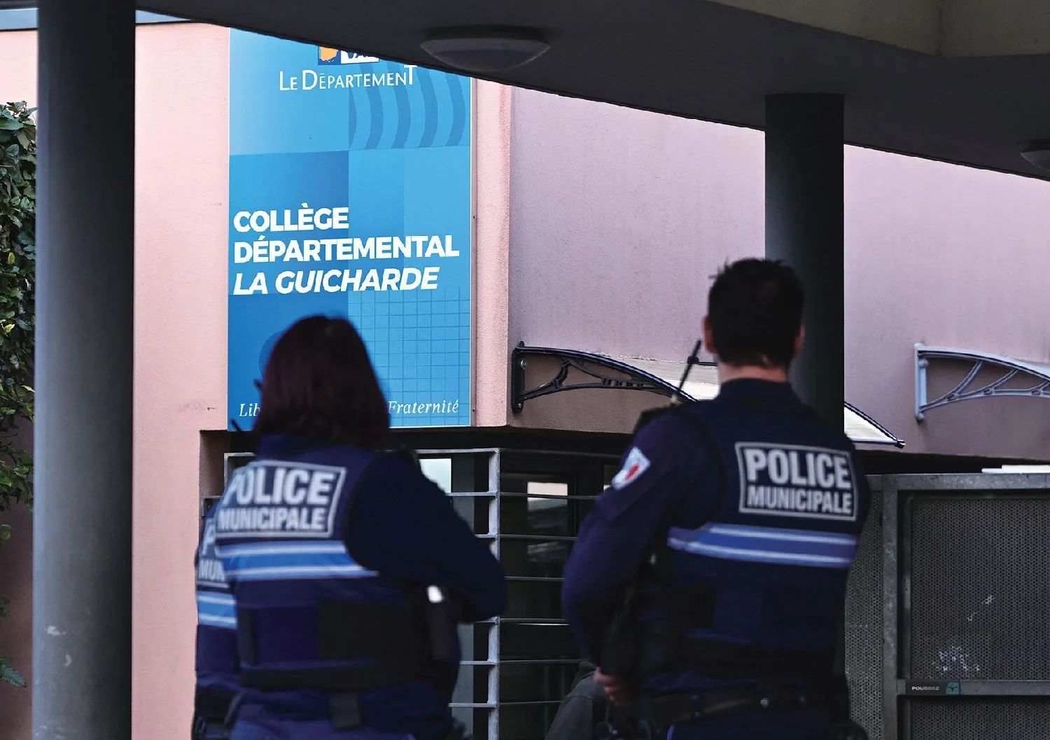 东南小城惊爆初中生刀刺教师