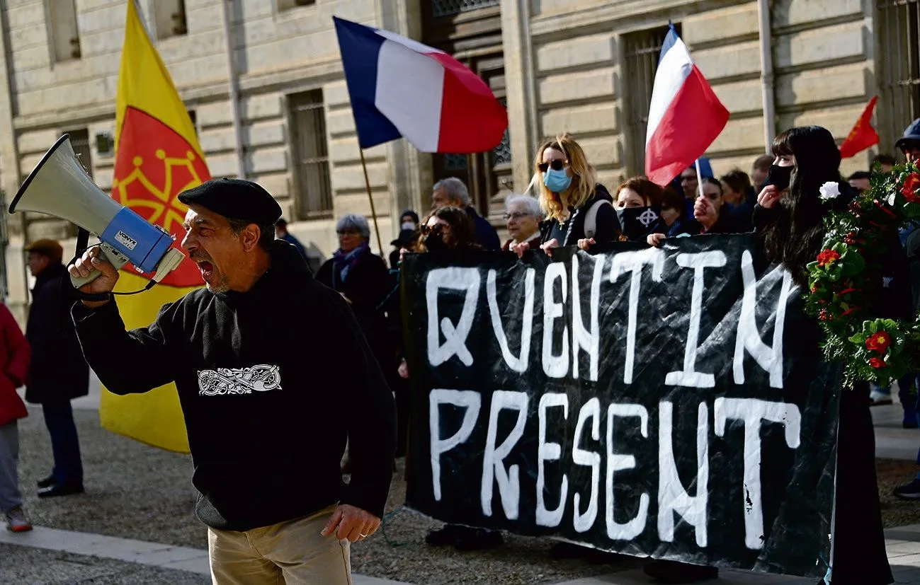 极右青年遭殴杀 极左党派背骂名