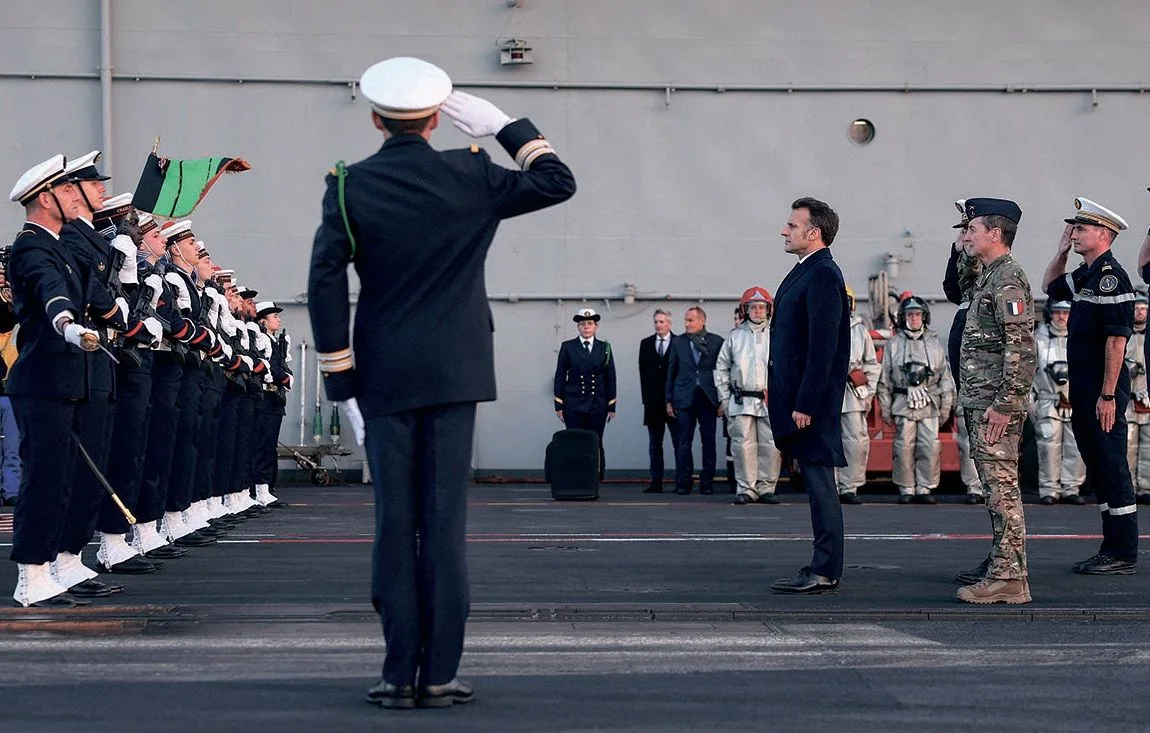 马克龙抵塞浦路斯 登航母表达声援