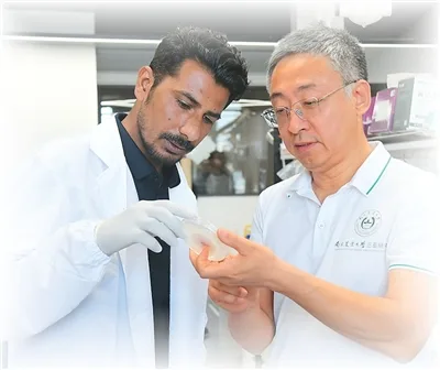 在海南,外籍博士寻找生物防治密码(我在中国·行耕记)