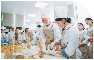 “美食学院”，越来越吃香