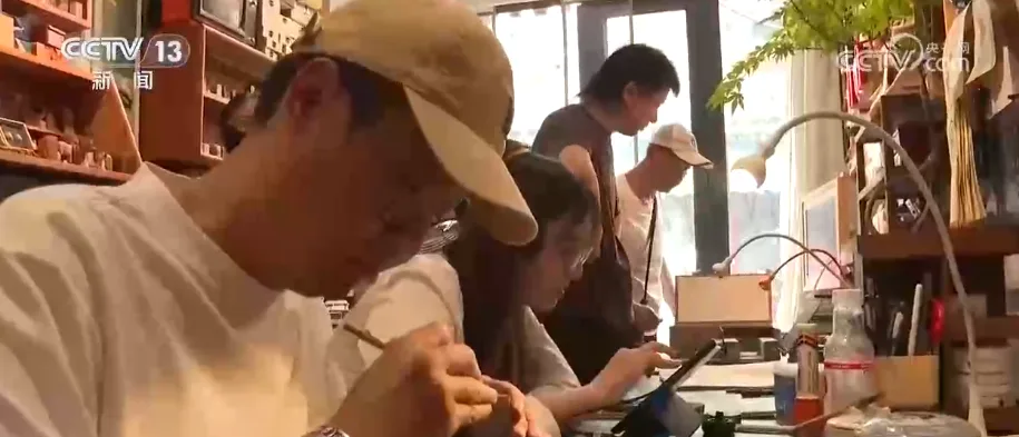 潜力大、活力足,政策“组合拳”护航夯实线下消费根基 让市场更红火 - 配图3