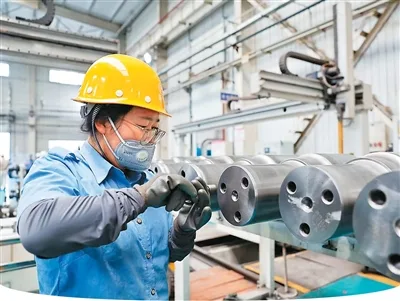 人民日报海外版关注丨青藏铁路工作者——守护雪域天路平安畅通 - 配图7