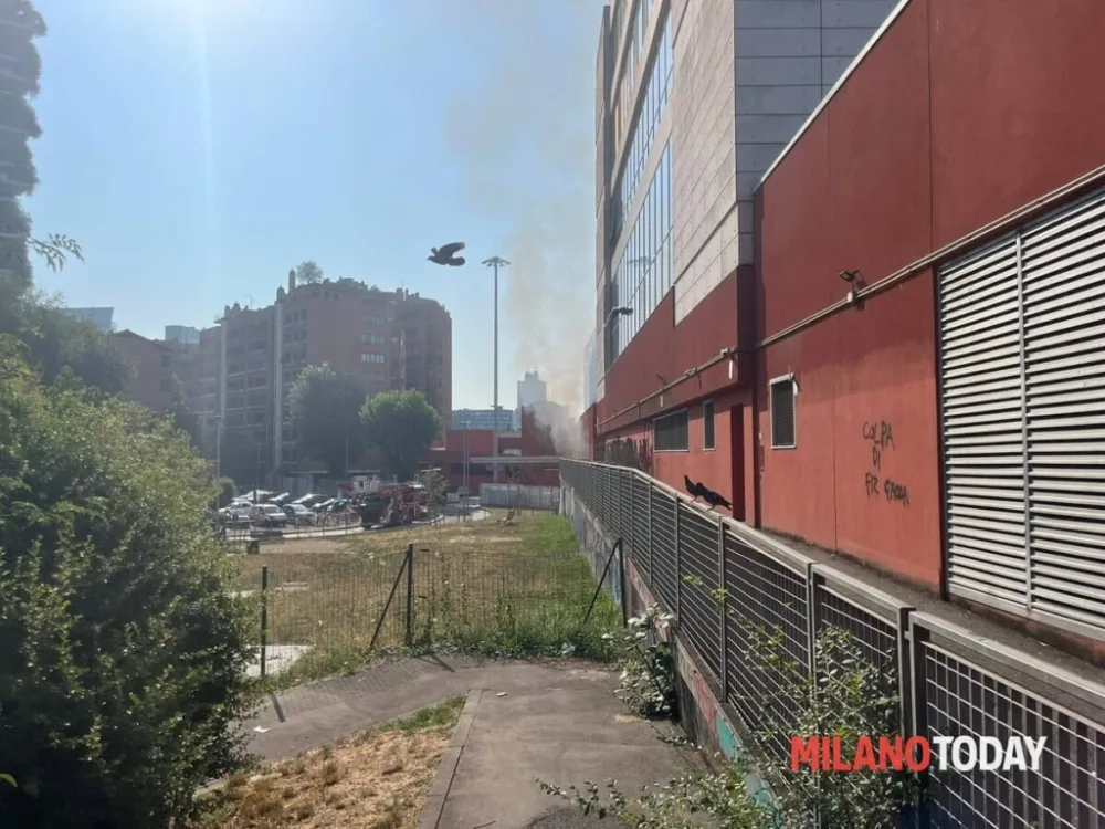 Incendio al binario 20 in stazione Garibaldi - Foto Gemme (5).jpg