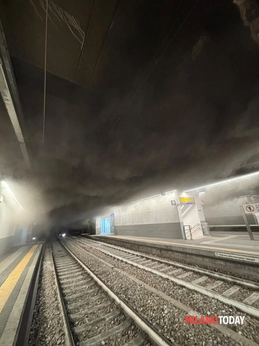 Incendio al binario 20 in stazione Garibaldi - Foto Gemme (3).jpg