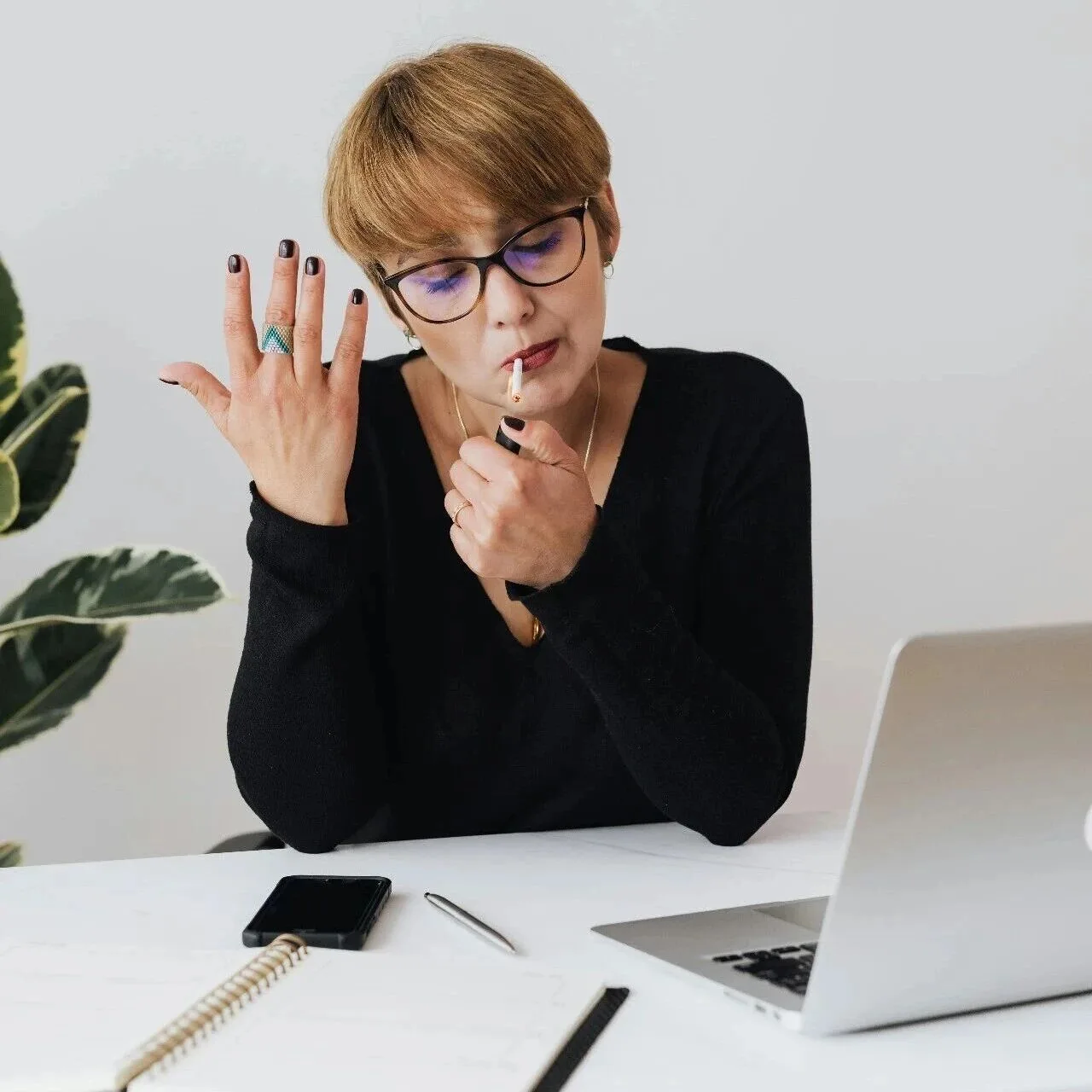 法国人上班抽口烟歇歇，老板每年多掏50亿欧元！