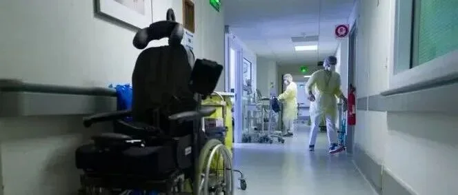 法国3人投票站猝死，41岁张雪峰离世：心脏骤停有多可怕？