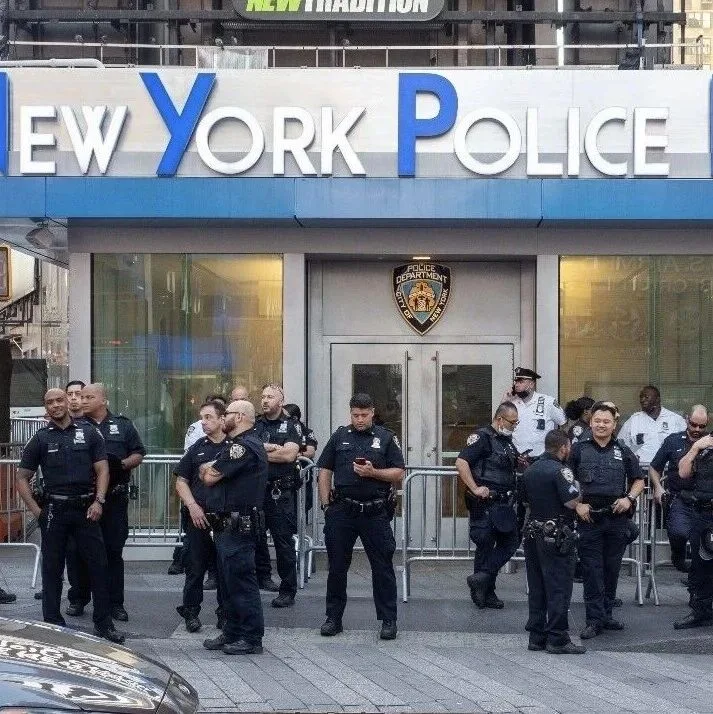 命悬一线！纽约华人超市突发血案！男子被连捅10多刀！