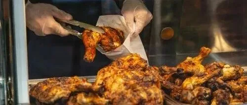 离谱！法国一市长大战网红烤鸡店，混凝土、臭花盆都用上了！