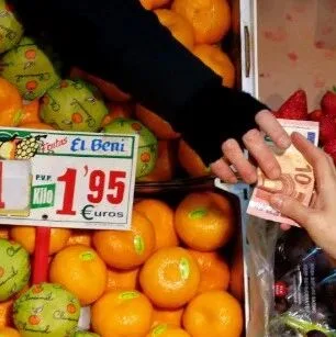 西班牙人吃的更差了？许多家庭已将基本支出压缩到最低...