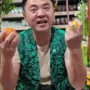 【欧浪】歹徒拿剪刀打劫著名华人百元店  被下班警员当场制服逮捕