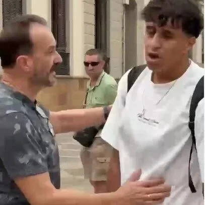 【欧浪】记者被误认为移民遭示威者攻击，休达政府谴责暴力行为
