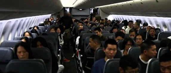 88名华人被集体遣返回国！