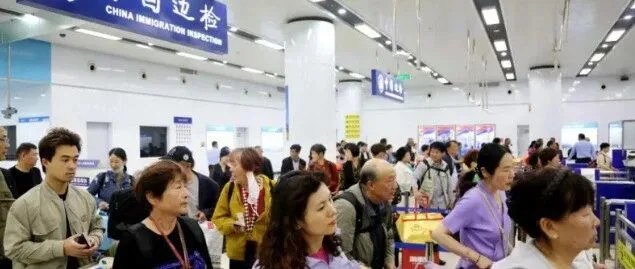 浦东机场收紧，华人还能顺利出境吗？