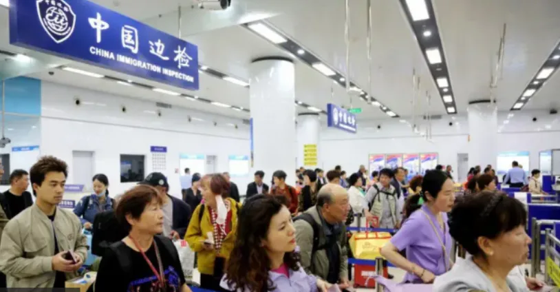 浦东机场收紧,华人还能顺利出境吗? - 配图3