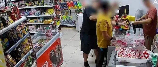 【欧浪】暴力伪装让华商吓破胆  两持枪劫匪专门抢劫华人店