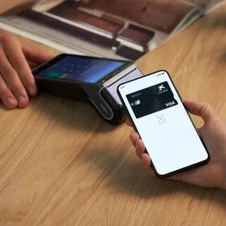 西班牙人越来越爱“刷手机”付款：CaixaBank上半年移动支付突破7.5亿笔