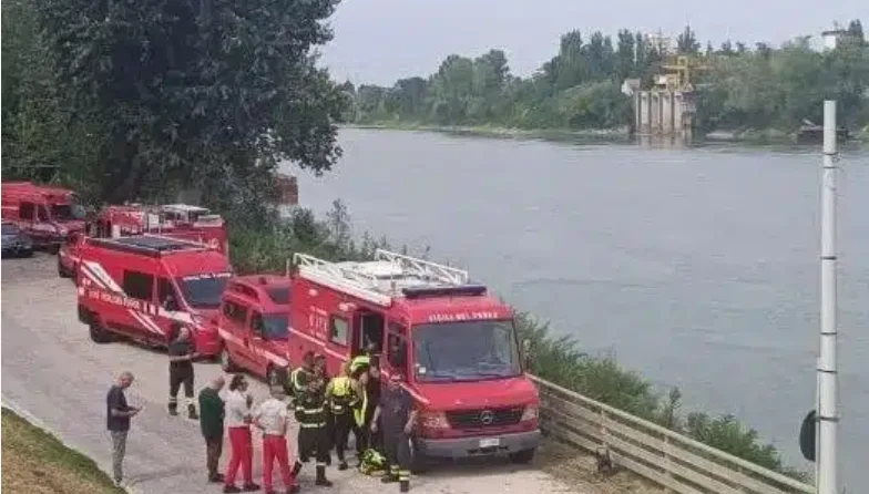 华人男孩离家出走,步行4公里跳入波河