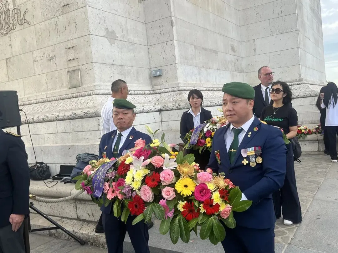 法国侨界巴黎凯旋门下纪念中国人民抗日战争暨世界反法西斯战争胜利81周年 - 配图11