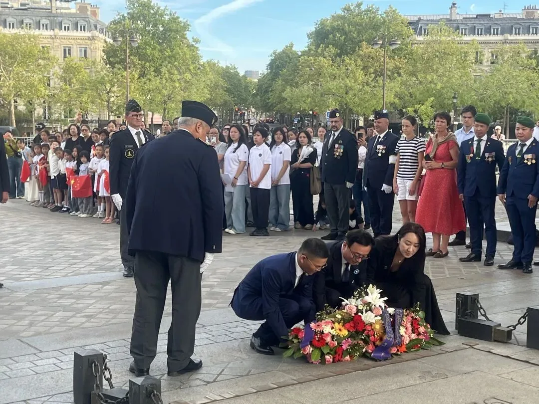 法国侨界巴黎凯旋门下纪念中国人民抗日战争暨世界反法西斯战争胜利81周年 - 配图9