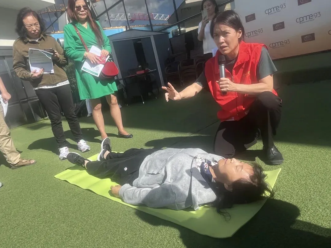 法国爱心团举办急救技能培训讲座 全中文授课助力华人守护生命 - 配图8