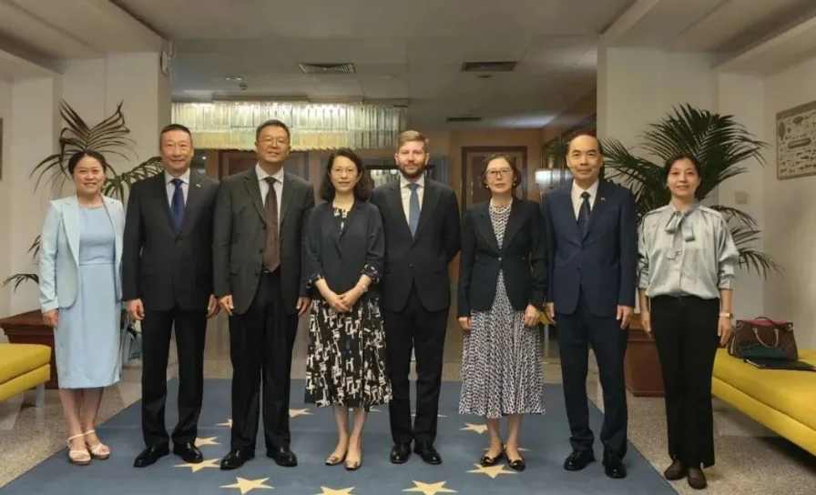 新任大使侯悦抵达罗马，重要时刻出使肩负使命与责任 - 配图2