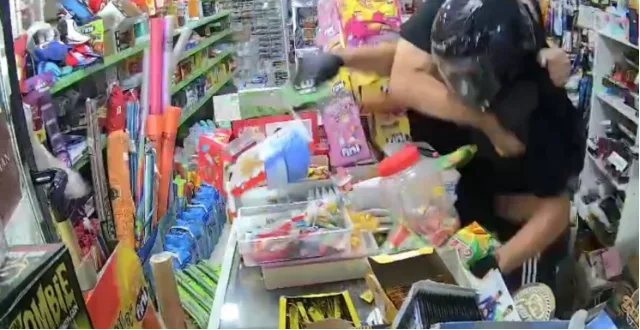 【欧浪】西班牙南部市镇爆发打劫大潮 华人店主与劫匪搏斗