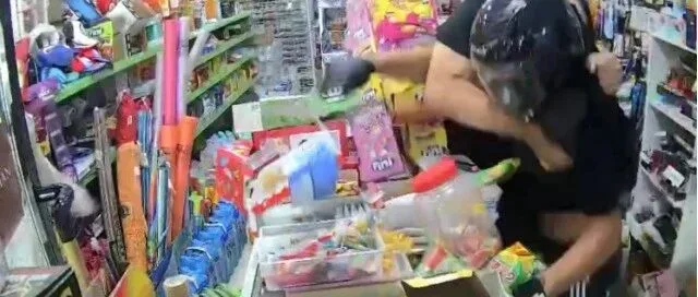 【欧浪】西班牙南部市镇爆发打劫大潮 华人店主与劫匪搏斗
