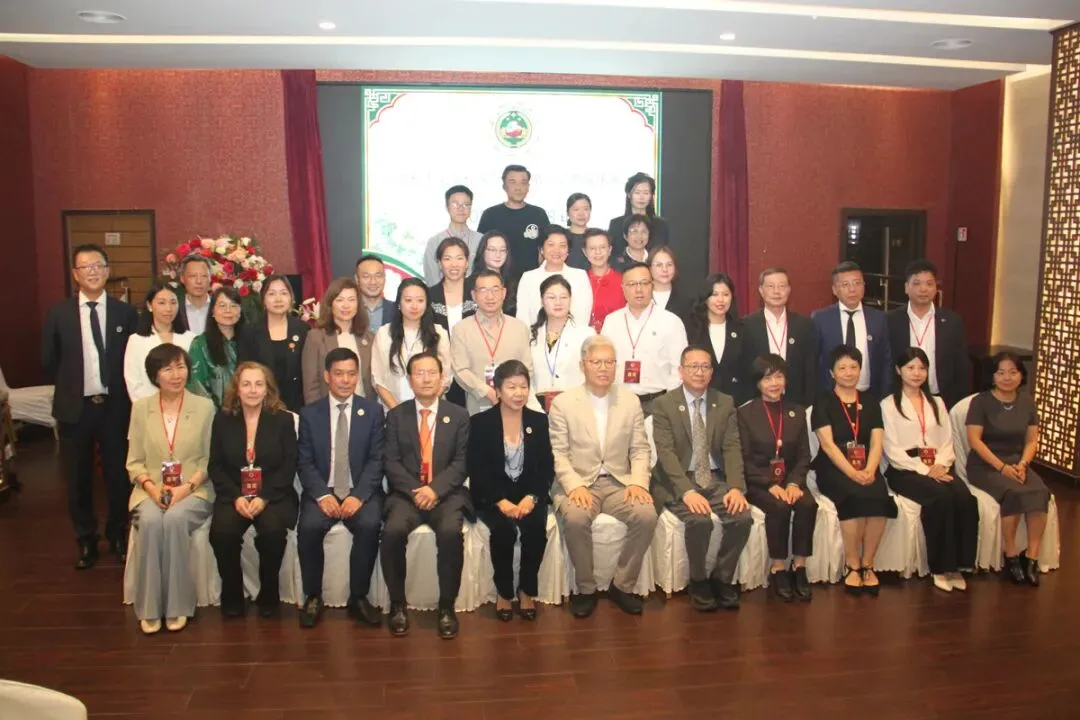 热烈祝贺陈小微蝉联会长  意大利中文学校联合总会换届庆典暨第一届欧洲中华文化知识竞赛启动仪式在米兰举行 - 配图2