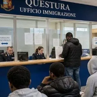 意大利大赦13万人变白，华人通过率太低
