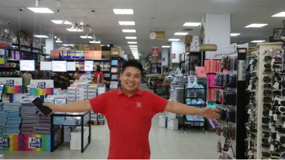 【欧浪】华人百元店靠拍视频生意大火  媒体介绍成功秘诀