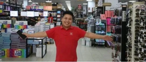 【欧浪】华人百元店靠拍视频生意大火 媒体介绍成功秘诀