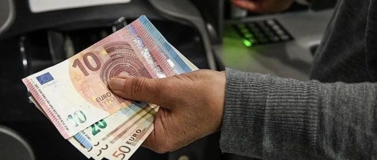欧洲现金监管收紧：3000欧元开始“留身份”，1万欧元封顶