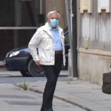 八旬老人爱上华人女子，拒不认罪