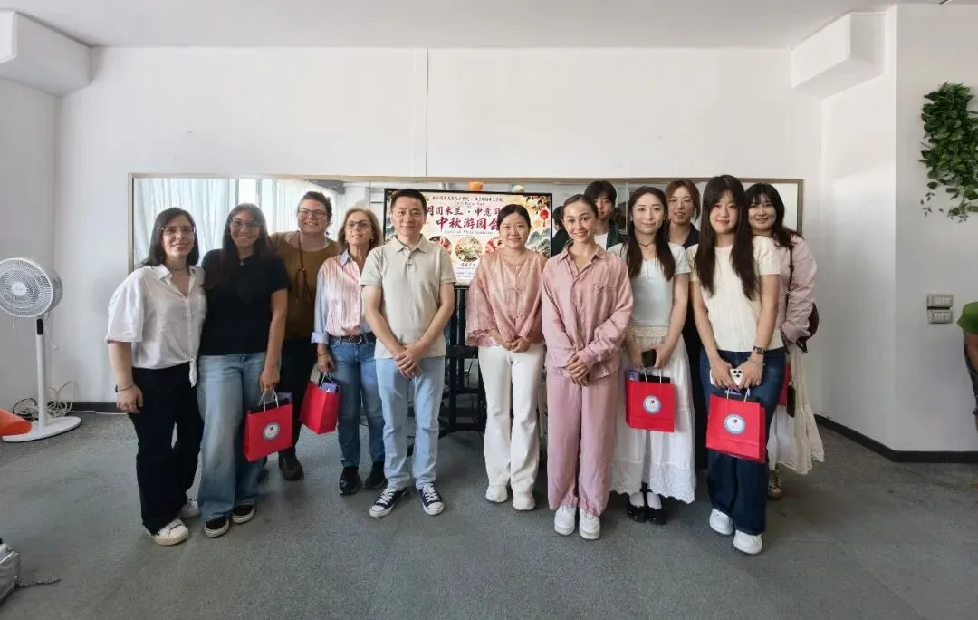 月圆米兰 · 中意同辉 II 米兰华阳中文学校 联合 米兰大学孔子学院、米兰国立高中Ilaria Alpi 成功举办中秋游园会 - 配图13
