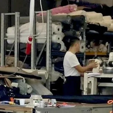 工人被骂成乌龟，华人老板陷入麻烦
