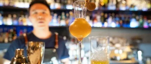 意大利酒吧寒冬，华人杀出重围