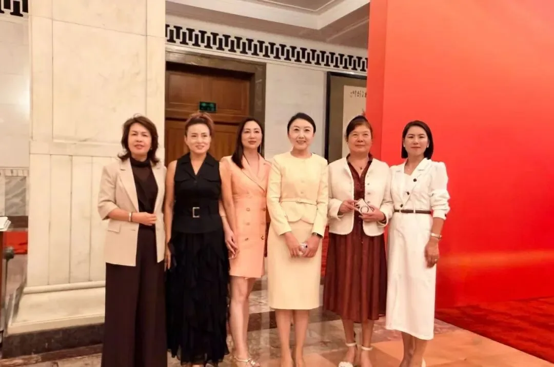 都灵中意妇女联谊会胡李聪会长等应邀出席全国人大华侨委员会海外侨胞代表人士国庆座谈会 - 配图5