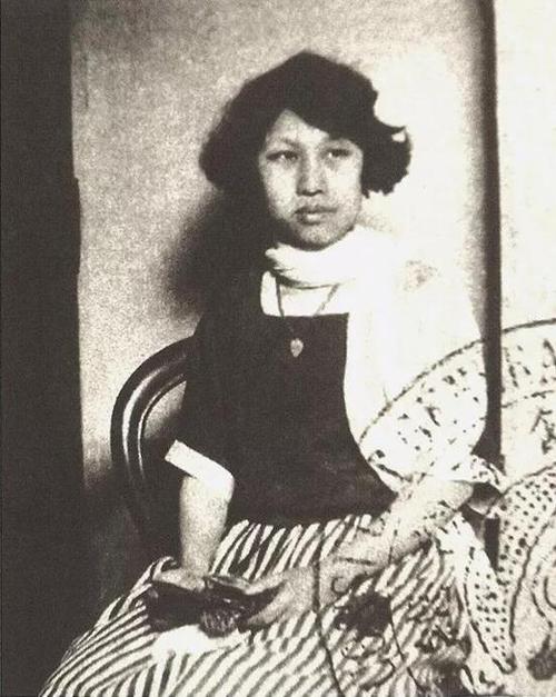 1924年潘玉良考入巴黎高等美术学院注册证的照片